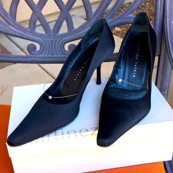 Black dress satin shoe with rhinestones detailing. - Picture 1 of 1